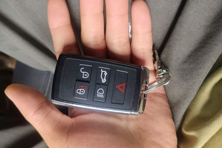 Used Land Rover Defender 2023 Facelift 90 2.0T P300 X-DYNAMIC HSE Vehicle Key