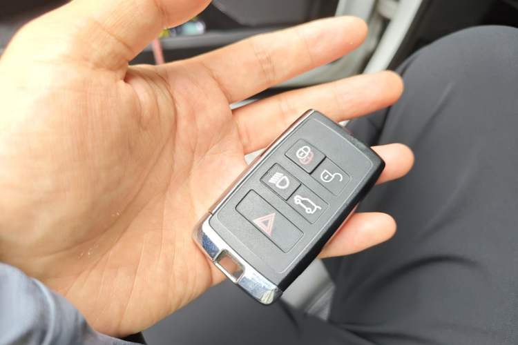 Used Land Rover Defender 2023 Facelift 90 2.0T P300 X-DYNAMIC HSE Vehicle Key