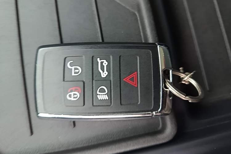 Used Land Rover Defender 2023 Facelift 90 2.0T P300 X-DYNAMIC HSE Vehicle Key