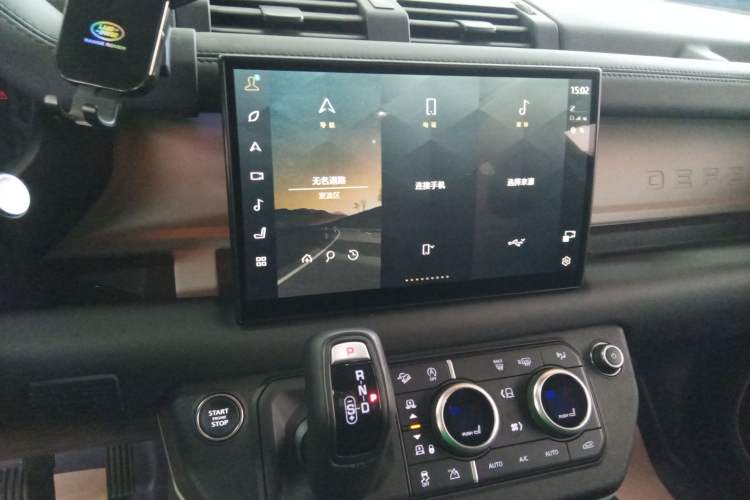 Used Land Rover Defender 2023 Facelift 90 3.0T P400 XS Audio And AC Panel