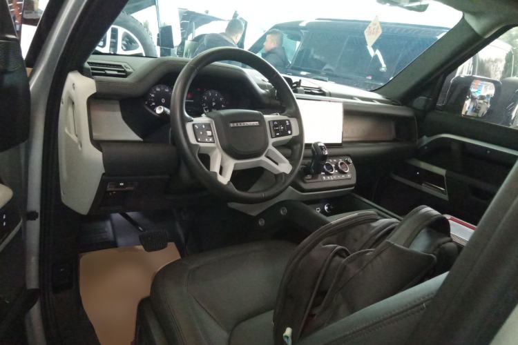Used Land Rover Defender 2023 Facelift 90 3.0T P400 XS Interior 2