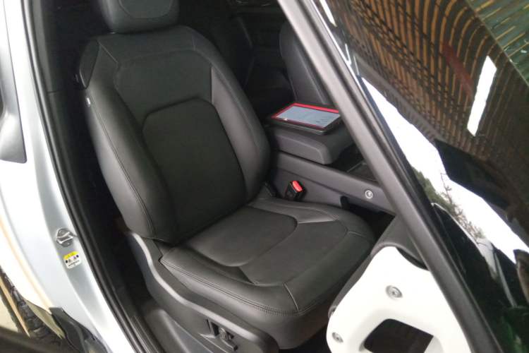 Used Land Rover Defender 2023 Facelift 90 3.0T P400 XS Right Front Seat