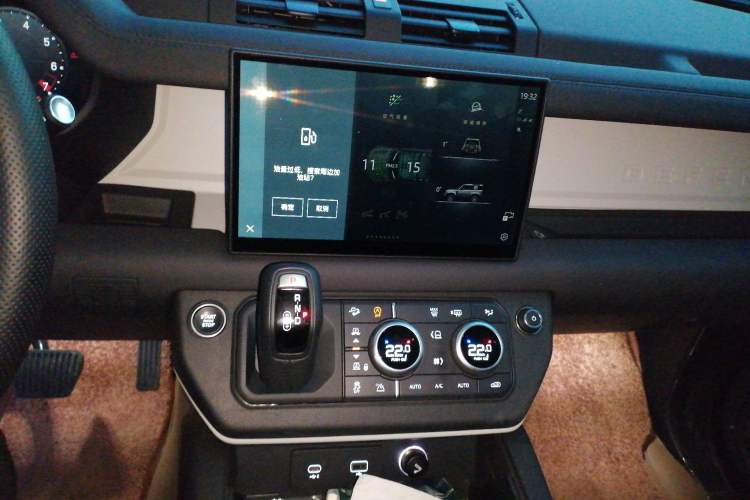 Used Land Rover Defender 2024 90 2.0T P300 S Audio And AC Panel