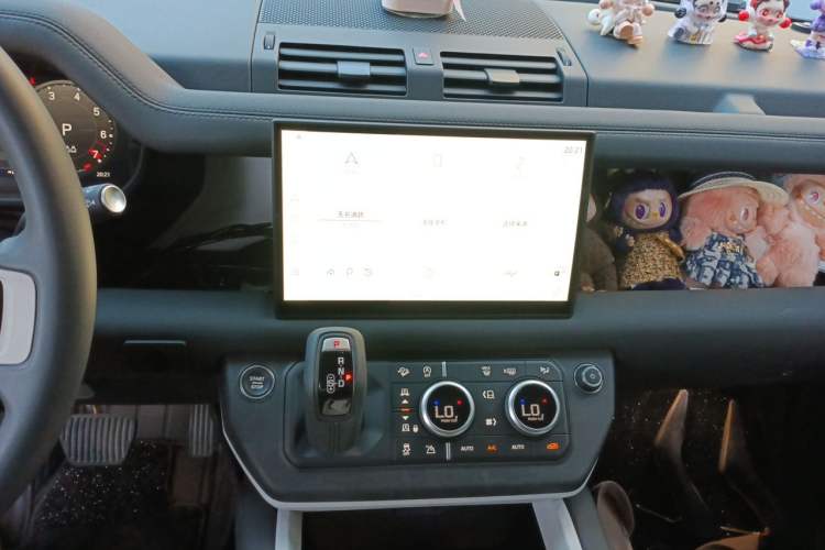 Used Land Rover Defender 2024 90 2.0T P300 S Audio And AC Panel