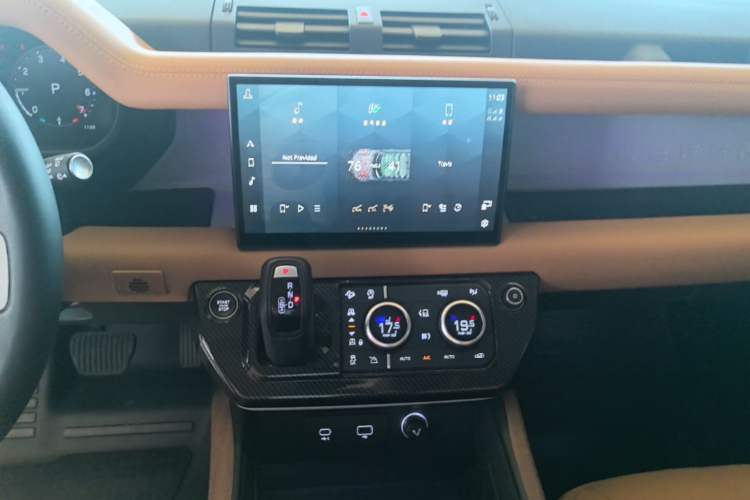 Used Land Rover Defender 2024 110 3.0T P400 Dark Edition Audio And AC Panel