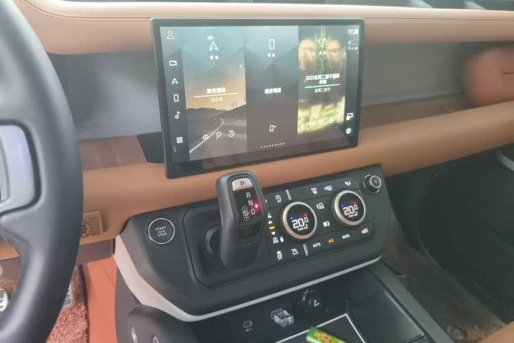 Used Land Rover Defender 2024 110 3.0T P400 Dark Edition Audio And AC Panel