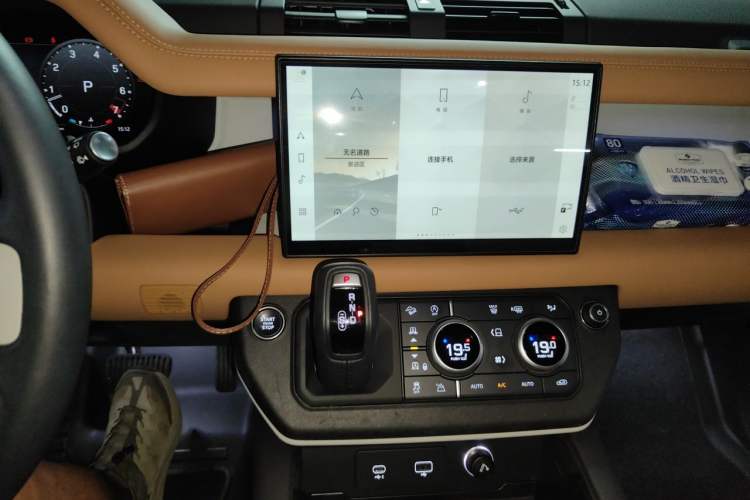 Used Land Rover Defender 2024 110 3.0T P400 X-DYNAMIC HSE Audio And AC Panel