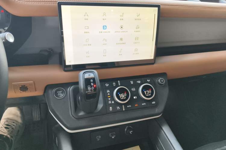 Used Land Rover Defender 2024 110 3.0T P400 X-DYNAMIC HSE Audio And AC Panel