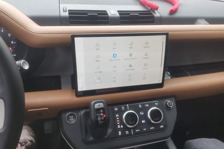 Used Land Rover Defender 2024 110 3.0T P400 Dark Edition Audio And AC Panel