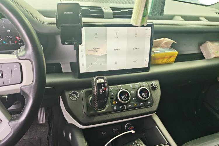 Used Land Rover Defender 2024 110 3.0T P400 Dark Edition Audio And AC Panel
