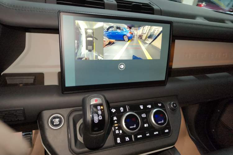 Used Land Rover Defender 2024 110 3.0T P400 XS Audio And AC Panel