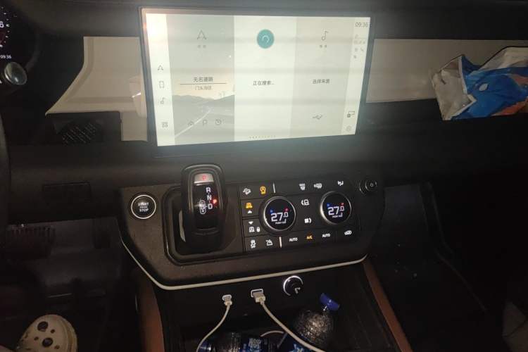 Used Land Rover Defender 2024 110 3.0T P400 X-DYNAMIC HSE Audio And AC Panel