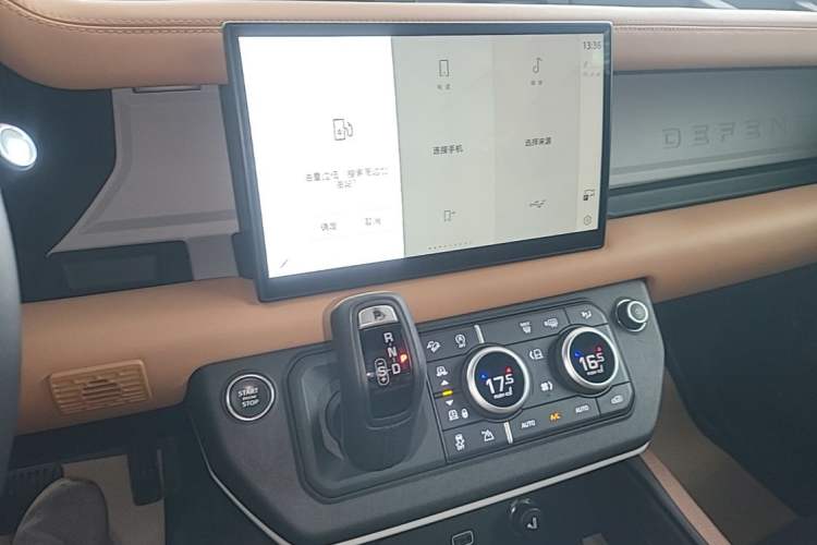 Used Land Rover Defender 2024 110 3.0T P400 X-DYNAMIC HSE Audio And AC Panel