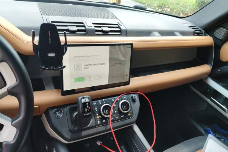 Used Land Rover Defender 2024 110 3.0T P400 X-DYNAMIC HSE Audio And AC Panel
