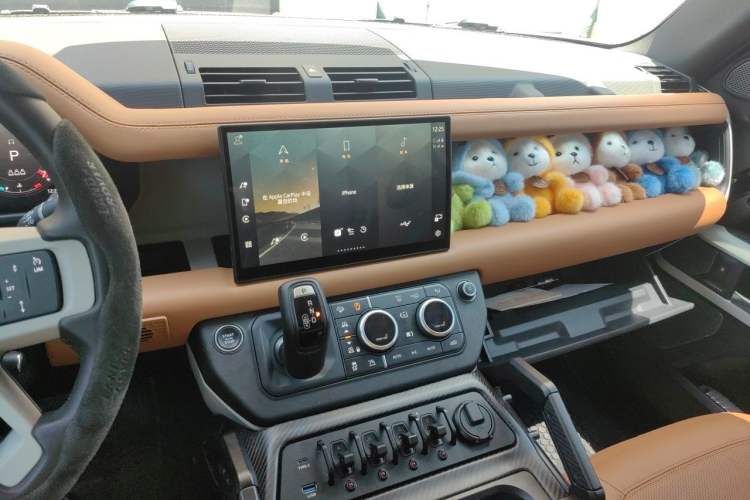Used Land Rover Defender 2024 110 3.0T P400 Dark Edition Audio And AC Panel