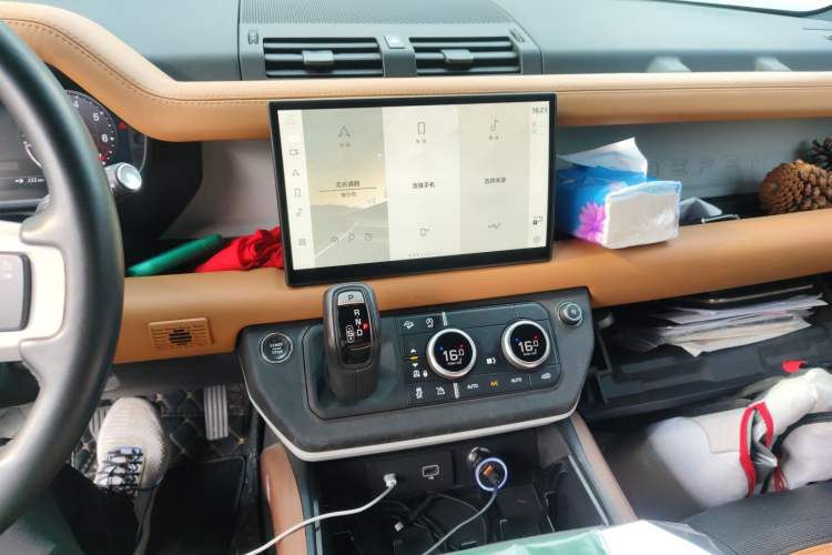 Used Land Rover Defender 2024 110 3.0T P400 X-DYNAMIC HSE Audio And AC Panel