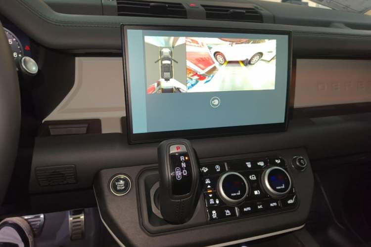 Used Land Rover Defender 2024 110 3.0T P400 XS Audio And AC Panel