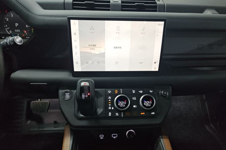 Used Land Rover Defender 2024 110 3.0T P400 X-DYNAMIC HSE Audio And AC Panel