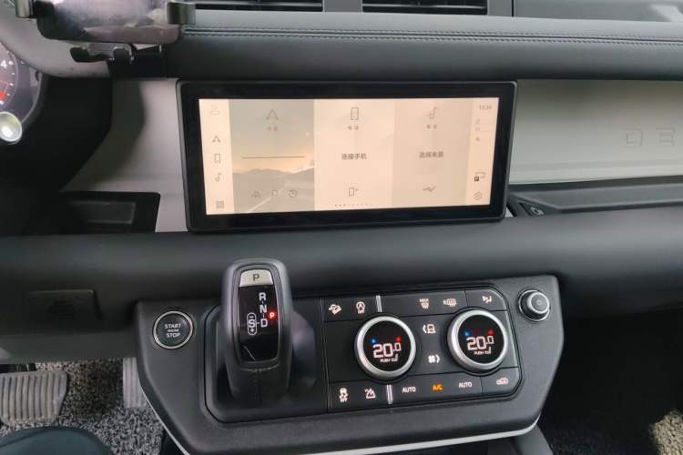 Used Land Rover Defender 2024 90 3.0T P400 HSE Audio And AC Panel