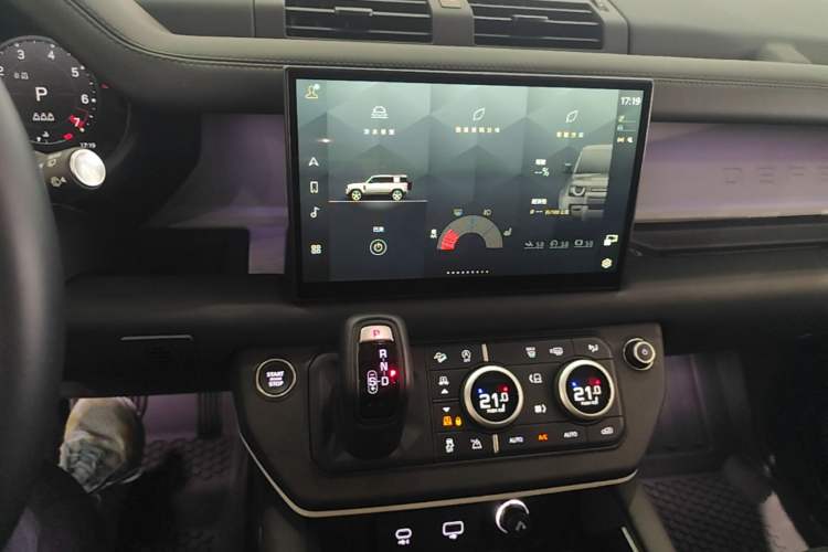 Used Land Rover Defender 2024 110 3.0T P400 Dark Edition Audio And AC Panel