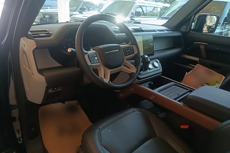 Used Land Rover Defender 2024 90 3.0T P400 HSE Center Console