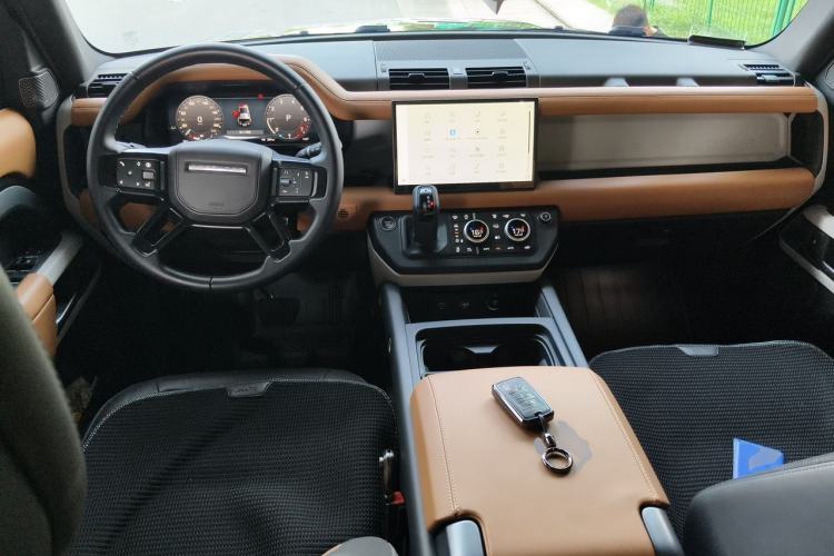 Used Land Rover Defender 2024 110 3.0T P400 X-DYNAMIC HSE Center Console