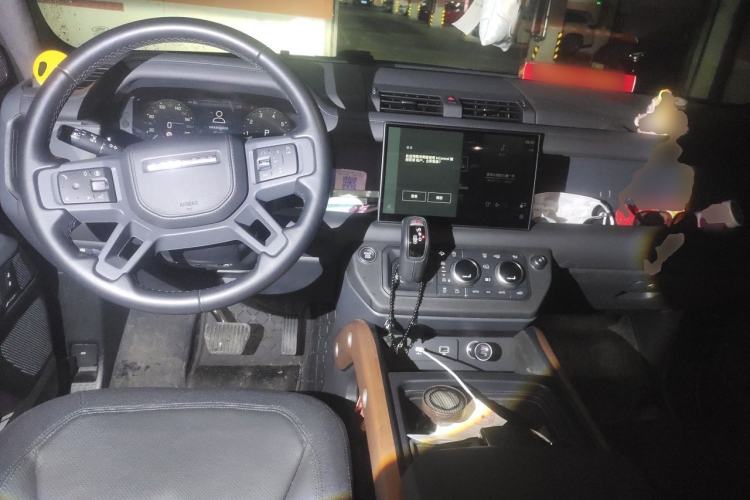 Used Land Rover Defender 2024 110 3.0T P400 X-DYNAMIC HSE Center Console