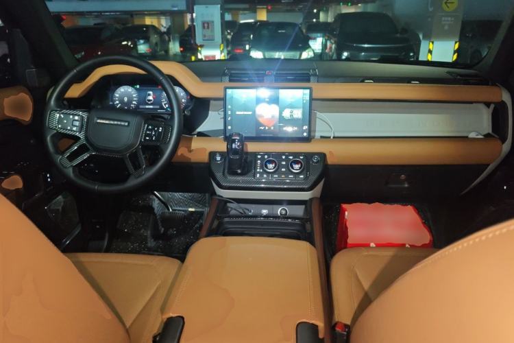 Used Land Rover Defender 2024 110 3.0T P400 Dark Edition Center Console