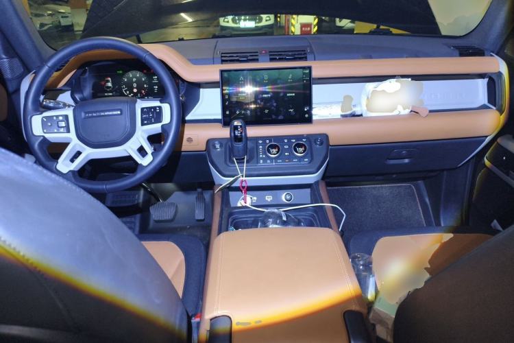 Used Land Rover Defender 2024 110 3.0T P400 X-DYNAMIC HSE Center Console