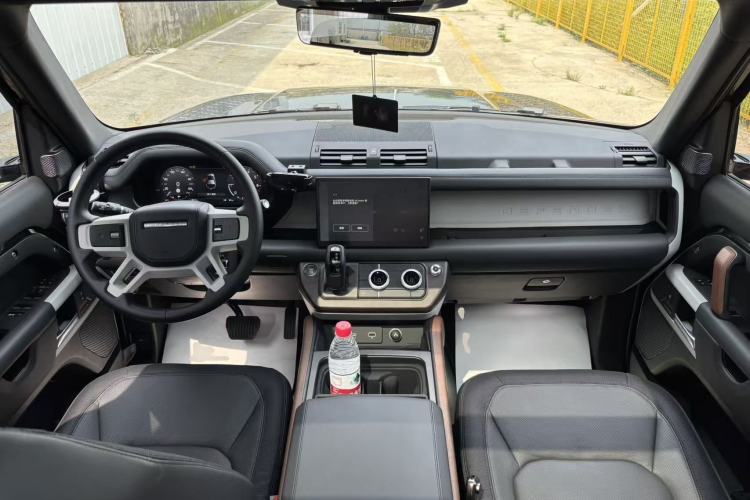 Used Land Rover Defender 2024 110 3.0T P400 X-DYNAMIC HSE Center Console