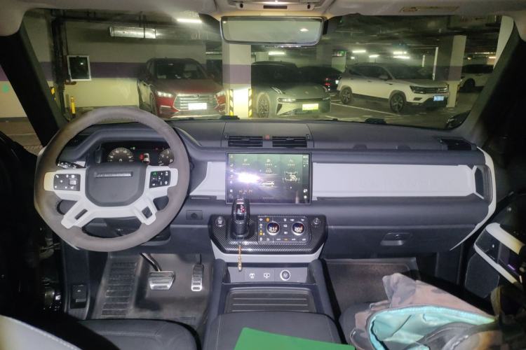 Used Land Rover Defender 2024 110 3.0T P400 XS Center Console