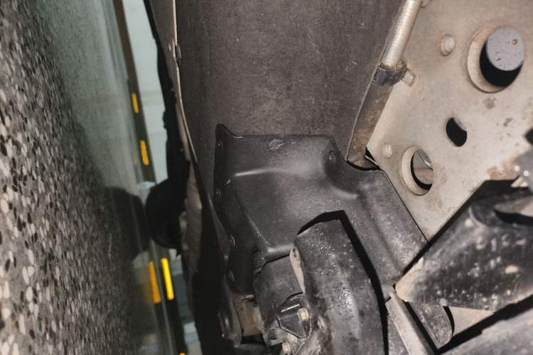 Used Land Rover Defender 2024 110 3.0T P400 Dark Edition Chassis Front Left