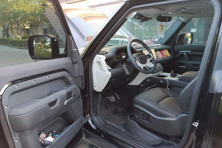 Used Land Rover Defender 2024 90 2.0T P300 S Driver Seat