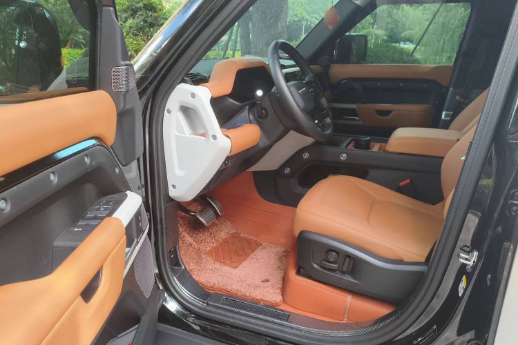 Used Land Rover Defender 2024 110 3.0T P400 Dark Edition Driver Seat