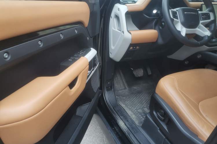 Used Land Rover Defender 2024 110 3.0T P400 Dark Edition Driver Seat