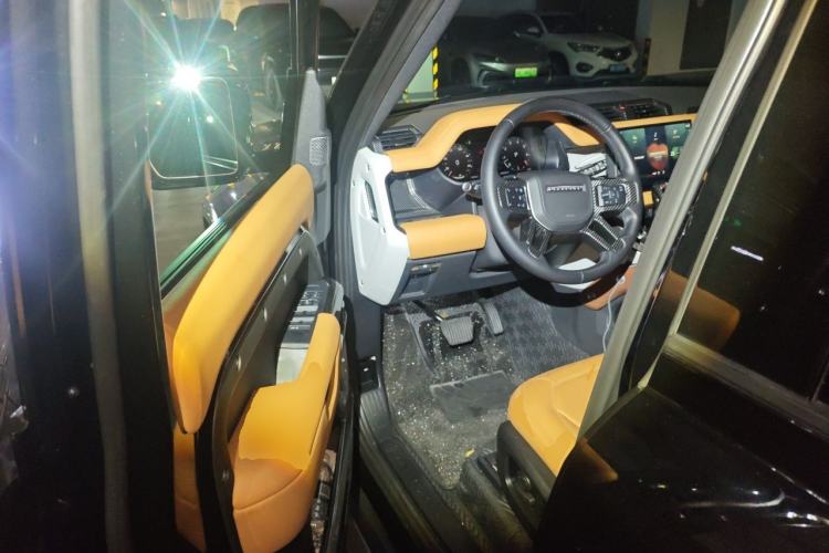 Used Land Rover Defender 2024 110 3.0T P400 Dark Edition Driver Seat