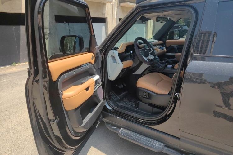 Used Land Rover Defender 2024 110 3.0T P400 Dark Edition Driver Seat