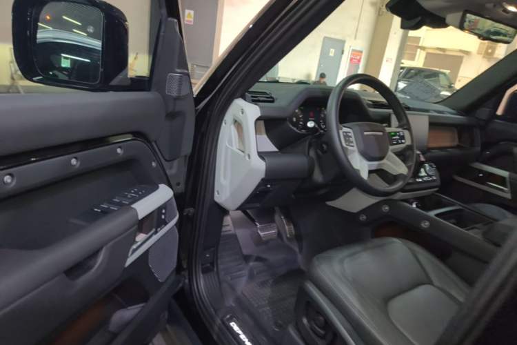 Used Land Rover Defender 2024 110 3.0T P400 XS Driver Seat
