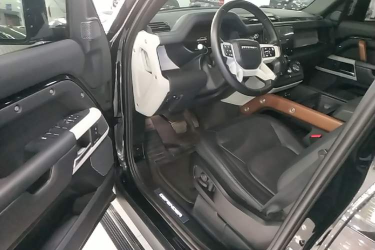 Used Land Rover Defender 2024 110 3.0T P400 X-DYNAMIC HSE Driver Seat