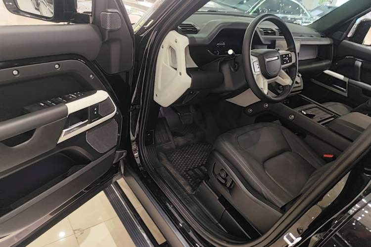 Used Land Rover Defender 2024 110 3.0T P400 Dark Edition Driver Seat