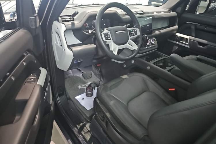 Used Land Rover Defender 2024 90 3.0T P400 HSE Driver Seat