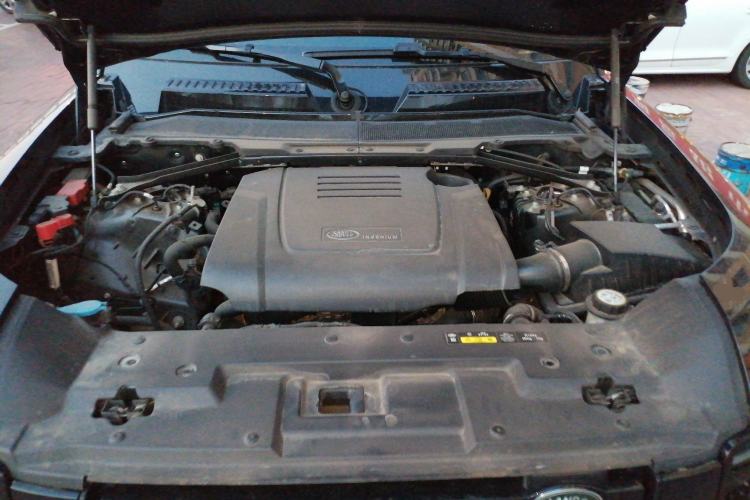Used Land Rover Defender 2024 90 2.0T P300 S Engine Bay