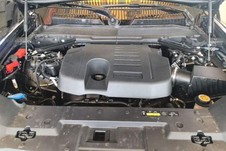Used Land Rover Defender 2024 110 3.0T P400 Dark Edition Engine Bay