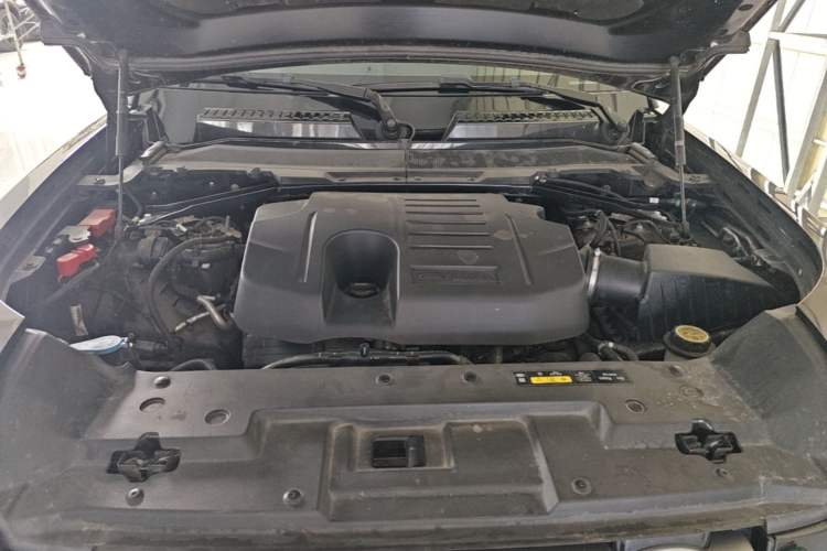 Used Land Rover Defender 2024 110 3.0T P400 X-DYNAMIC HSE Engine Bay