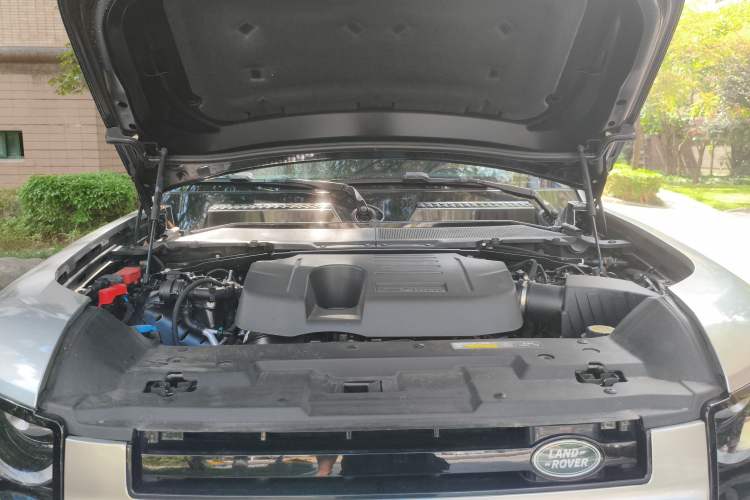 Used Land Rover Defender 2024 110 3.0T P400 Dark Edition Engine Bay