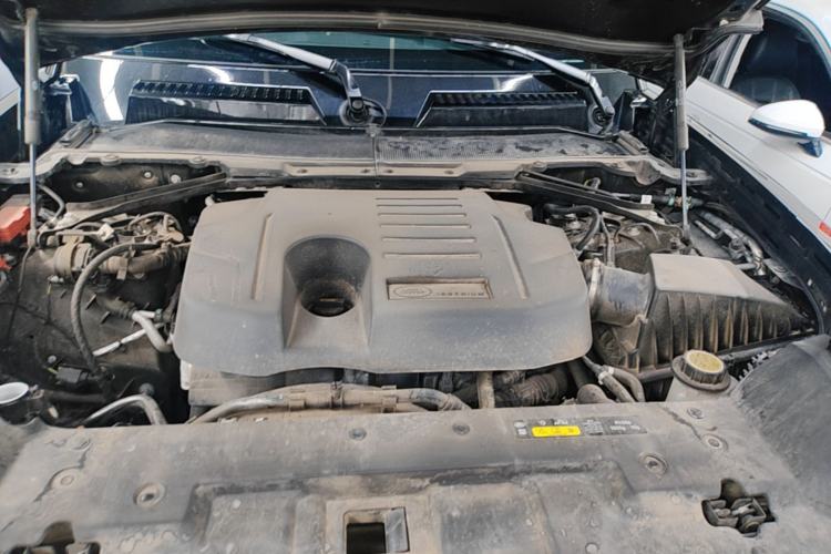 Used Land Rover Defender 2024 110 3.0T P400 X-DYNAMIC HSE Engine Bay