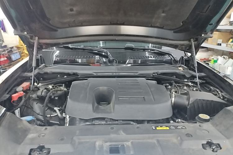 Used Land Rover Defender 2024 110 3.0T P400 X-DYNAMIC HSE Engine Bay