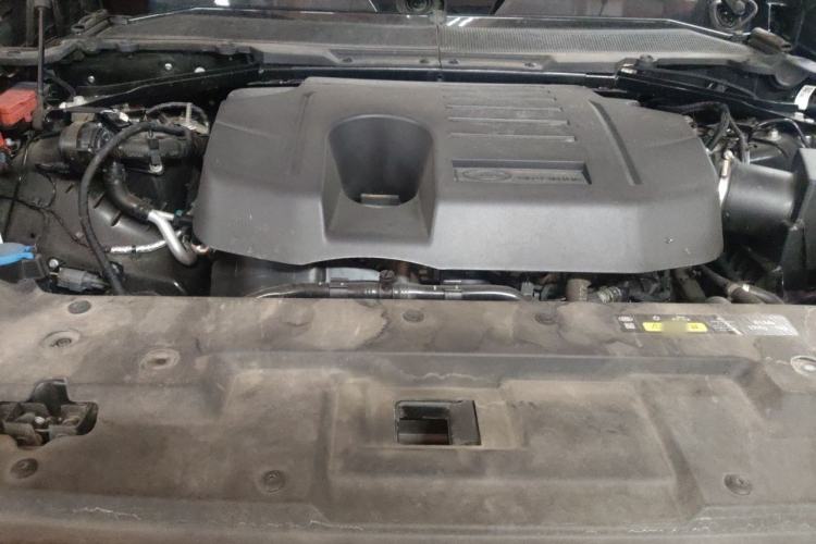 Used Land Rover Defender 2024 110 3.0T P400 X-DYNAMIC HSE Engine Bay