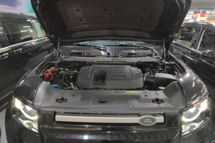 Used Land Rover Defender 2024 110 3.0T P400 XS Engine Bay