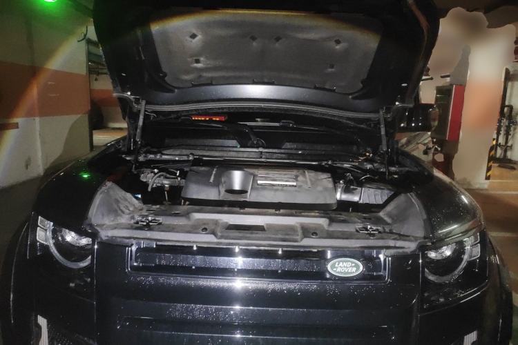 Used Land Rover Defender 2024 110 3.0T P400 X-DYNAMIC HSE Engine Bay